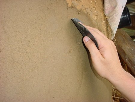 burnishing_earth_plaster_small