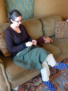 Alyssa knitting in her cozy natural home. Photo by Bear.