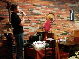 Dan captivates the crowd at karoake night in Memphis, Missouri. Picture by Illly.